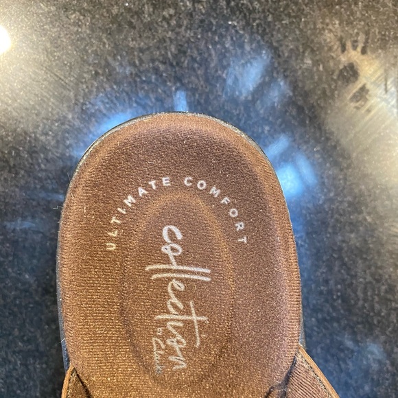 Clarks women’s Size 8.5 shoes/clogs, Comfort Collection. - Picture 4 of 11